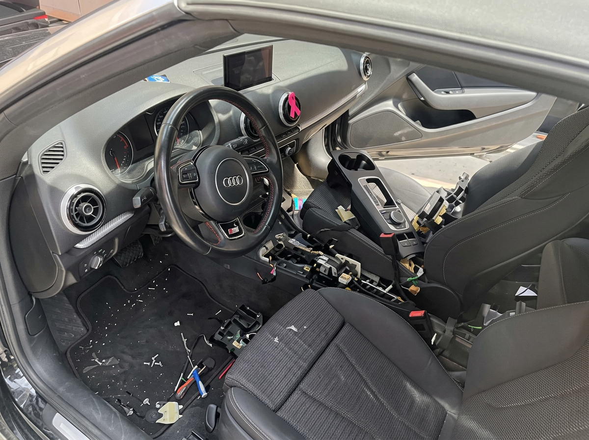 Elettronica auto in riparazione