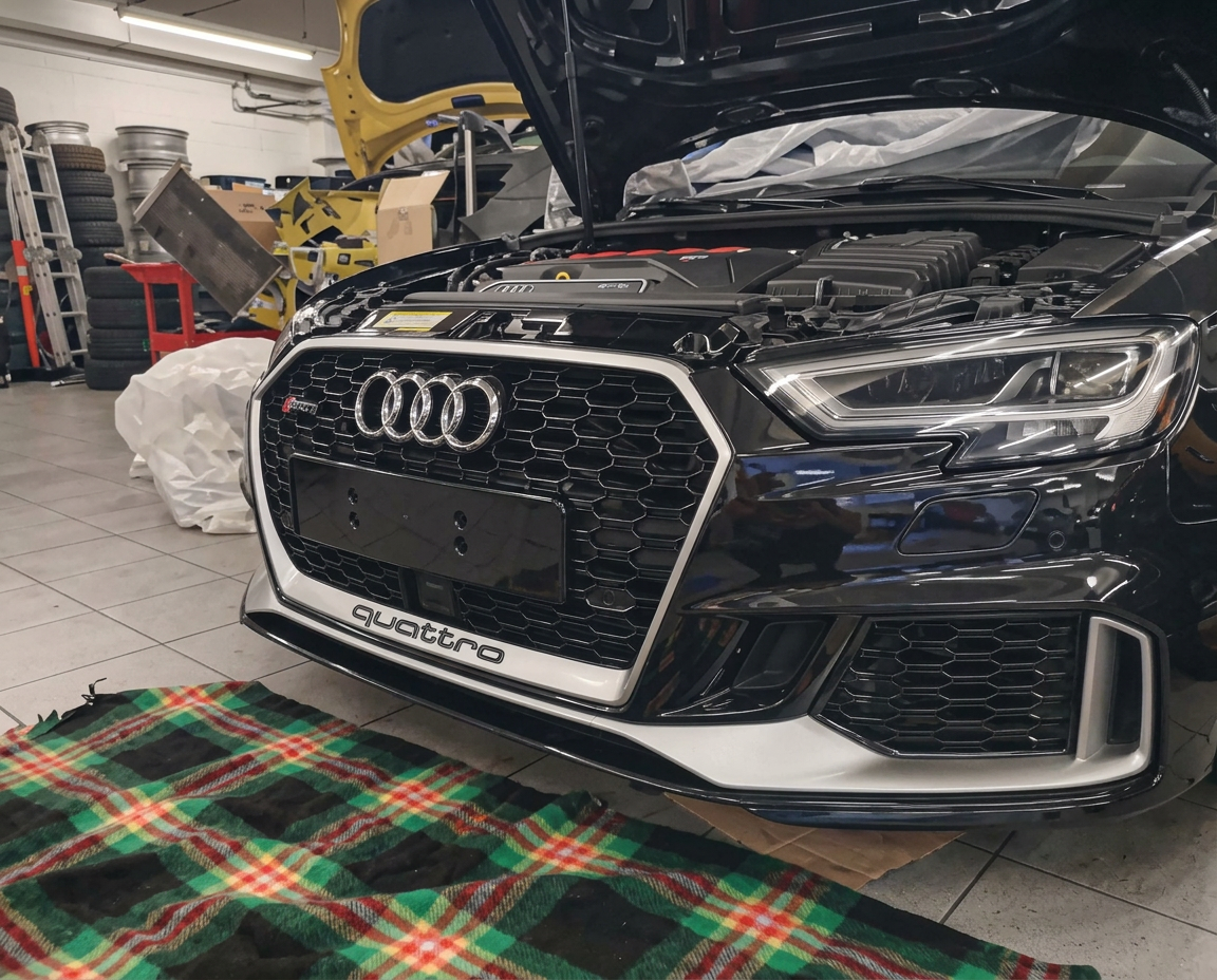 Audi RS smontata per riparazione